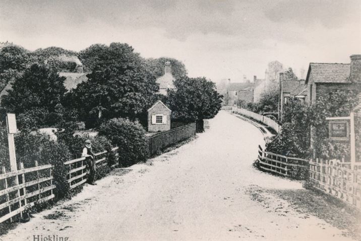 W0748a Canal bridge along Main St (pre-1921)