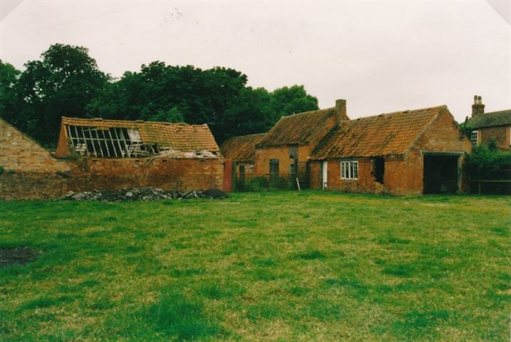 W1144b The Old Institute/Glebe Farm 1999