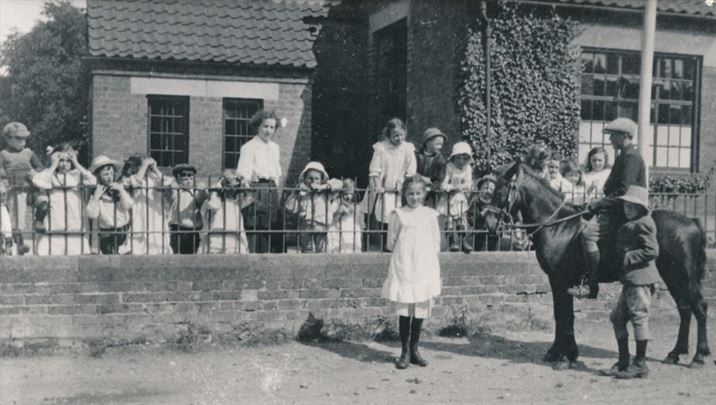 W1289a School Photo (1911/19)