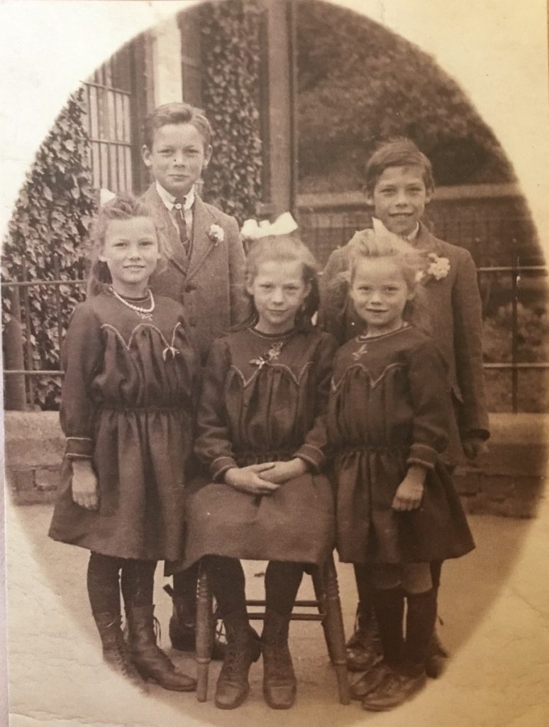 The Wiles children (from left to right, Marjory, Thomas, Dorothy, Sarah (known as Addie) and Fred) born at Glebe Cottage (Norton family)